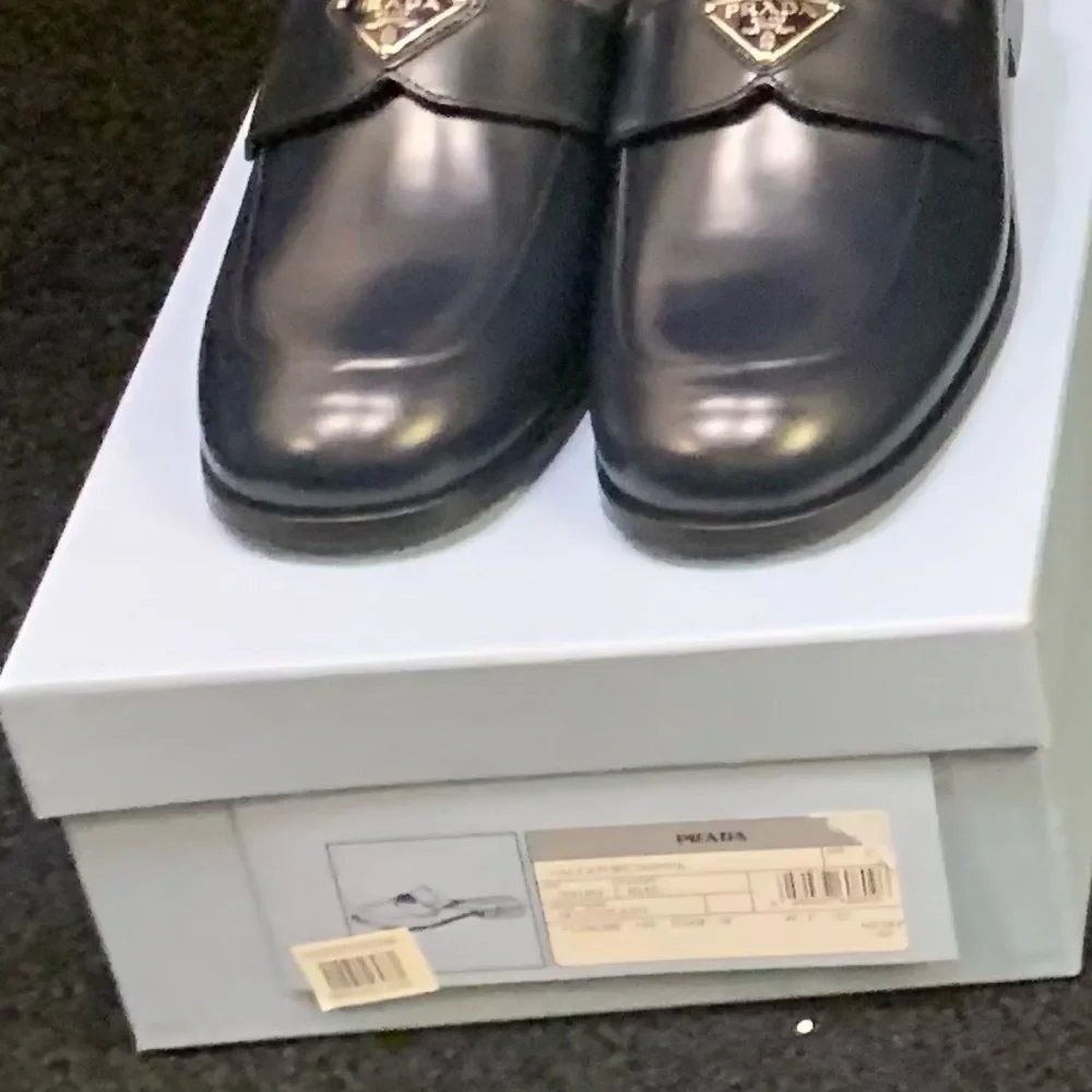 PRADA Women’s Logo-Plaque Polished-finish Mules. Bleu. US7.5, EU37.5 - Picture 12 of 12